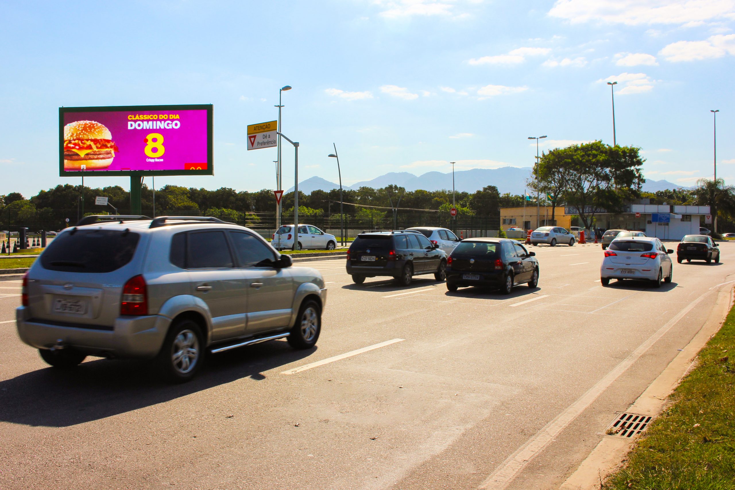hezagono-painel-led-mc-donalds-domingo-1