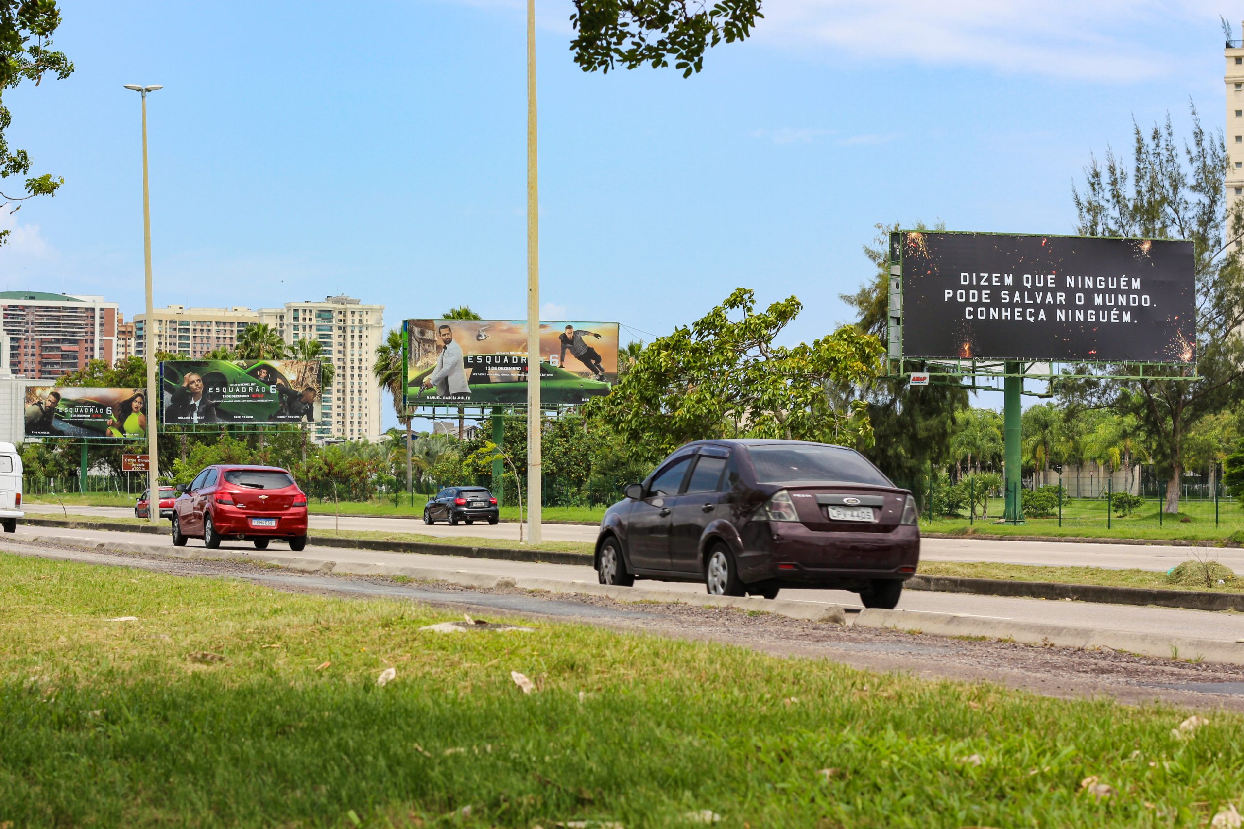 painel frontlight sequencial campanha netflix