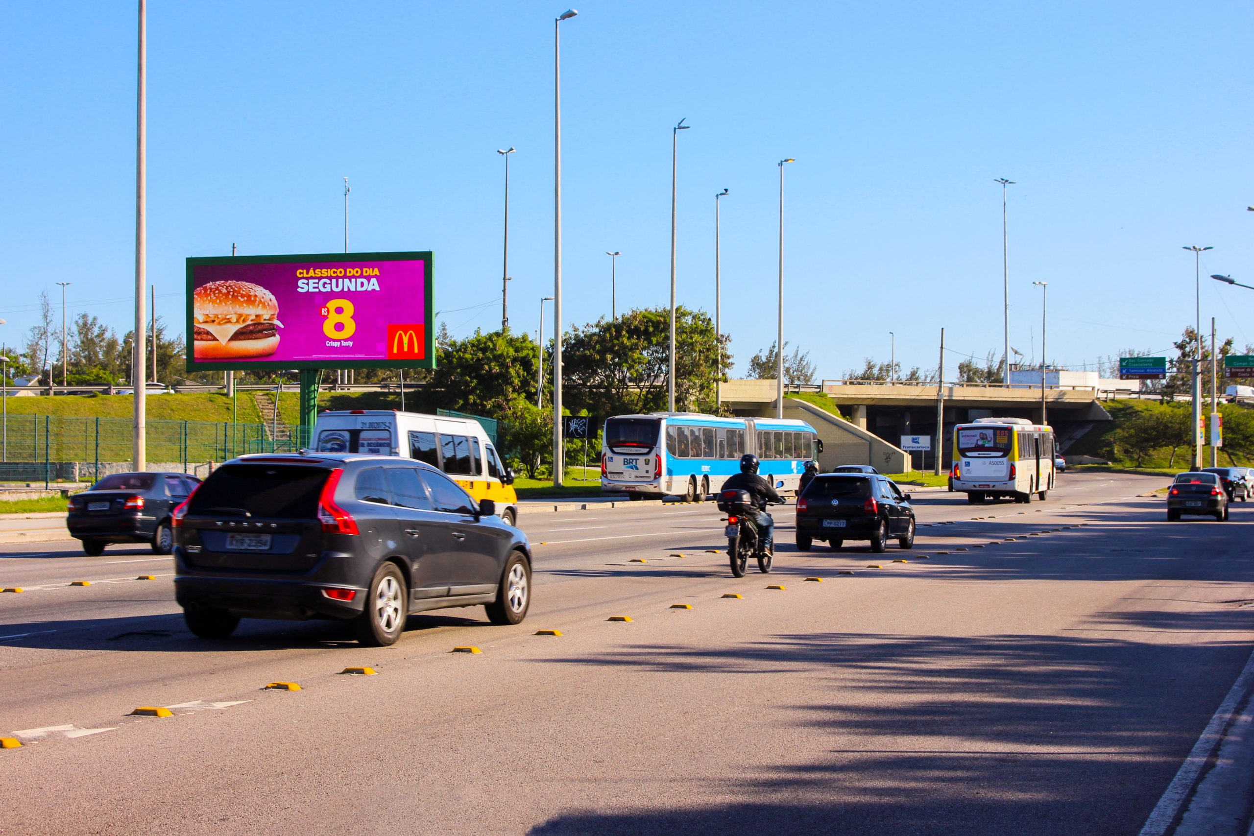 painel-led-hezagono-segunda-mc-donalds-1